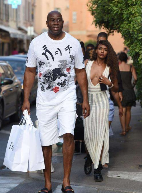 他主要执行 他主要执行